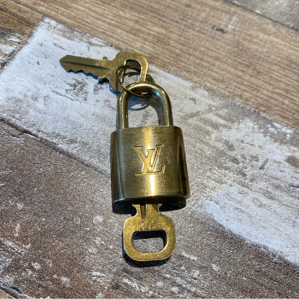 Louis Vuitton Brass Padlock with Two Keys #302